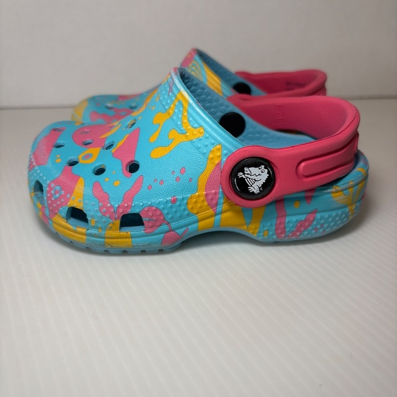 Crocs Classic Island Escape Clog Children's Size 6 Hyper Pink/Multicolor/Blue - Picture 3 of 10